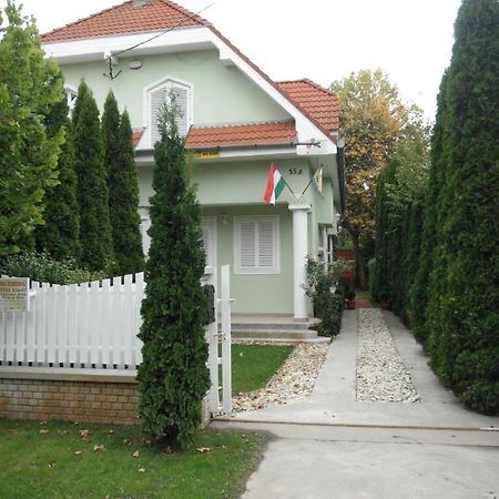 זמראדי Csokonai Guesthouse מראה חיצוני תמונה