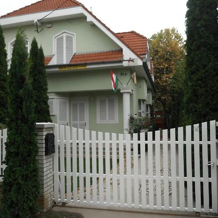 זמראדי Csokonai Guesthouse מראה חיצוני תמונה