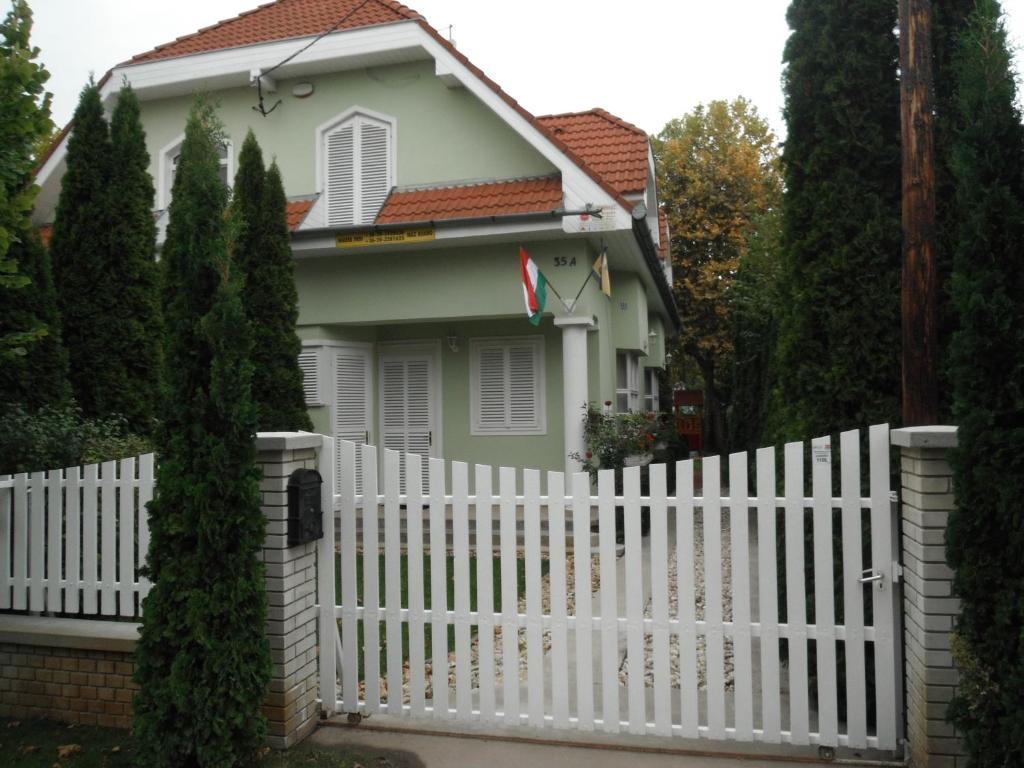 זמראדי Csokonai Guesthouse מראה חיצוני תמונה