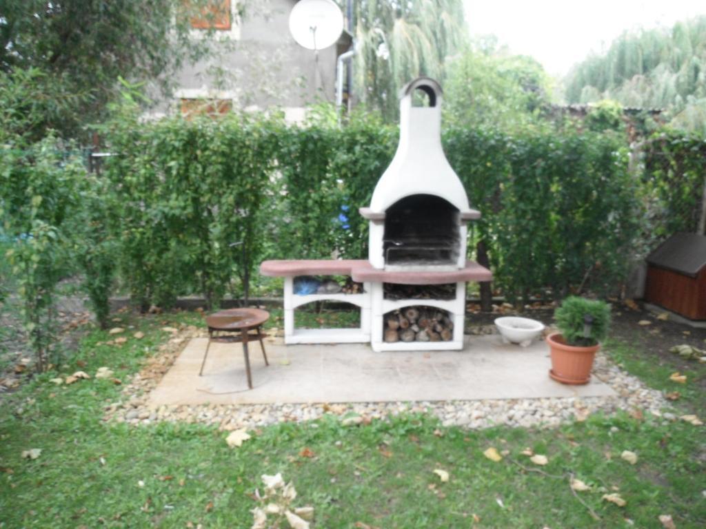 זמראדי Csokonai Guesthouse מראה חיצוני תמונה
