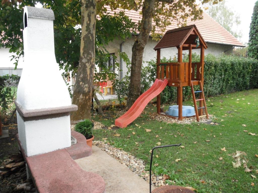 זמראדי Csokonai Guesthouse מראה חיצוני תמונה